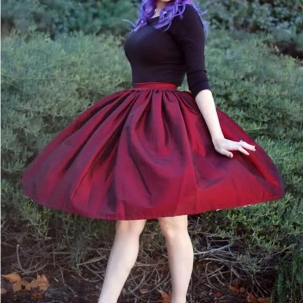 Pinup Couture Jenny taffeta full skirt wine red Size Small